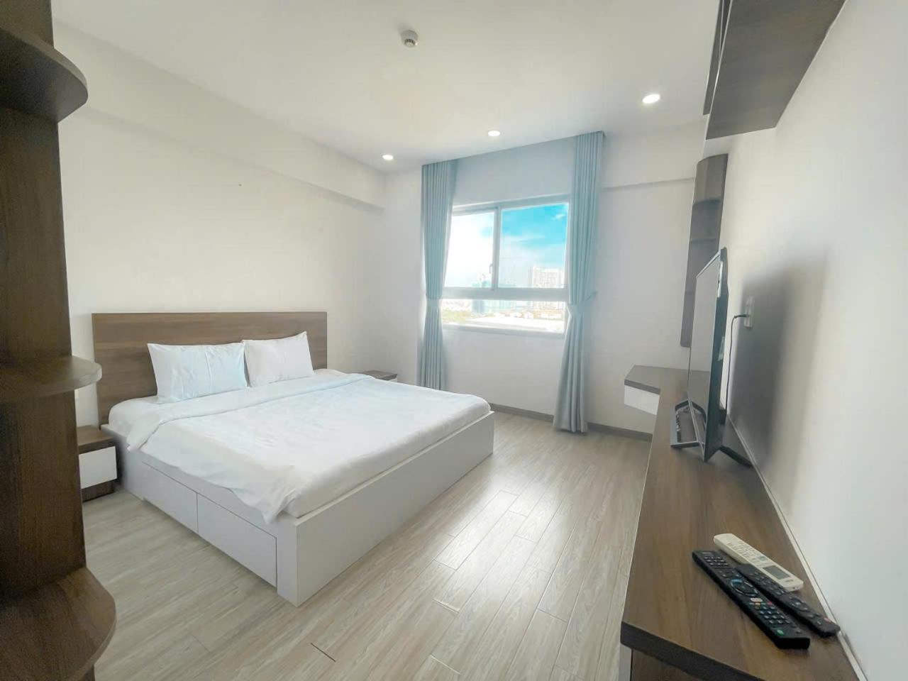 Luxury * TP. Hồ Chí Minh